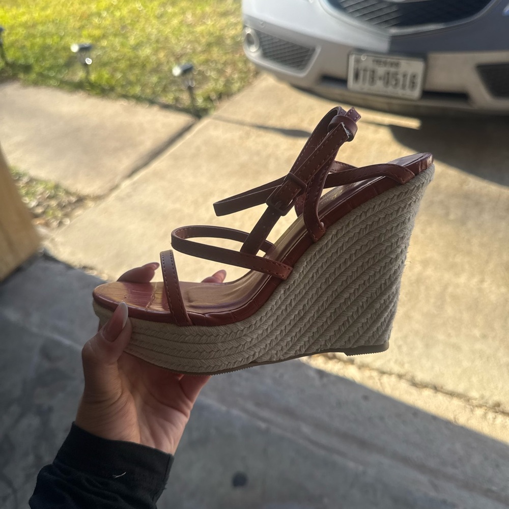 Elegant Tan Wedge Sandals